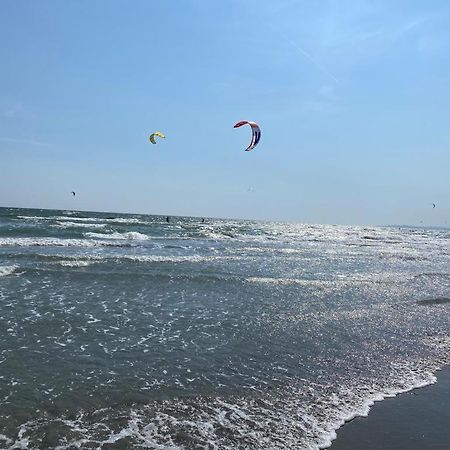 Emi Apartment Mamaia Нэводари Экстерьер фото