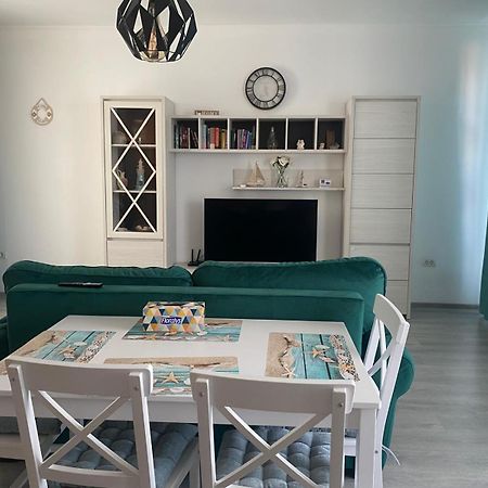 Emi Apartment Mamaia Нэводари Экстерьер фото
