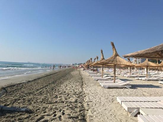 Emi Apartment Mamaia Нэводари Экстерьер фото