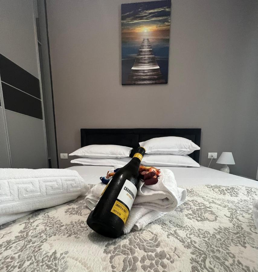 Emi Apartment Mamaia Нэводари Экстерьер фото